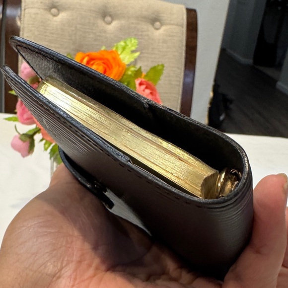 Authentic Louis Vuitton Black Epi Leather Agenda - Picture 4 of 14